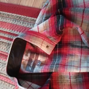 Women Eddie Bauer wool plaid sleeveless cape